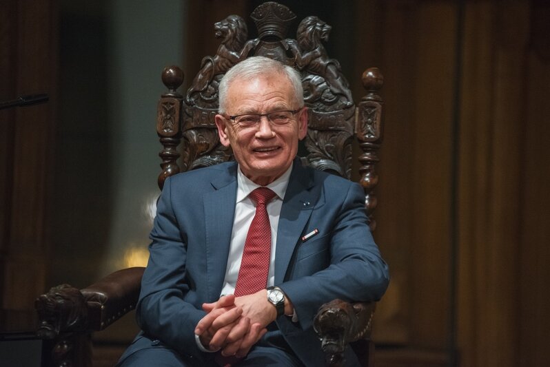 Dr Andrzej Drzycimski w Ratuszu Staromiejskim w Gdańsku, podczas benefisu z okazji 75. urodzin (listopad 2017 r.)