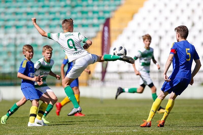 W czerwcu 13-latkowie, głownie z polskich klubów, grali na boisku przy ul. Traugutta w turnieju Złote Lwy Gdańskie