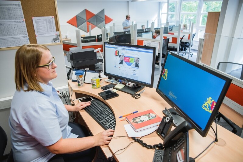 Gdańskie Centrum Kontaktu mieści się w budynku przy ul. Wyspiańskiego we Wrzeszczu i działa przez siedem dni w tygodniu, 24 godziny na dobę. Adres nie jest jednak ważny, bowiem sprawy załatwia się na telefon lub za pośrednictwem komputera