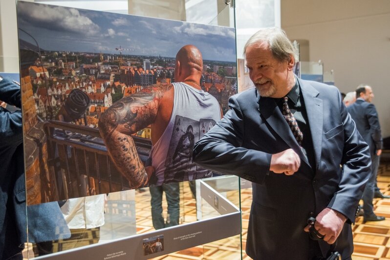 Chris Niedenthal podczas otwarcia swojej wystawy w Ratuszu Głównego Miasta. Wystawa potrwa do 12 maja 