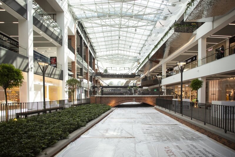 Fragment dna odkrytego Kanału Raduni na terenie Forum Gdańsk zostało częściowo zakryte 