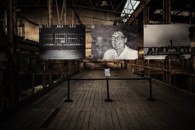 Fragment wystawy o Annie Walentynowicz w budynku 42A w Stoczni Cesarskiej