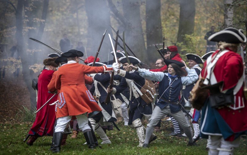 Inscenizacja potyczki żołnierzy gdańskich z wojskami saskimi, do której doszło w 1702 roku na przedmieściu Oruni (starcie nazywano później potyczką pod Starymi Szkotami), była główną atrakcją pikniku historycznego