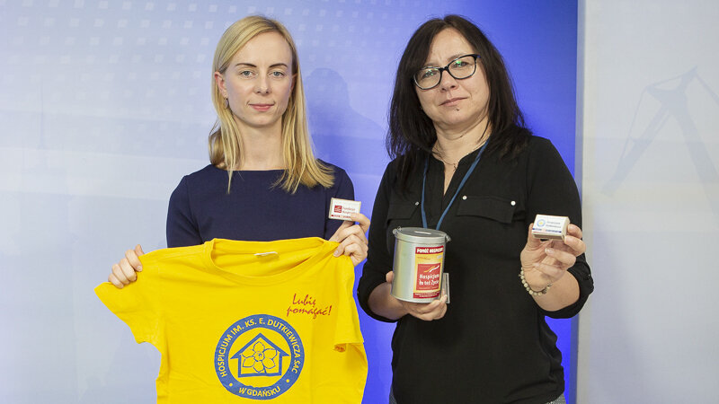 Od lewej: Anna Laska, specjalistka ds. kontaktu z mediami w Hospicjum im. ks. Dutkiewicza, i Anna Kobylska, koordynatorka ds. finansowych Hospicjum