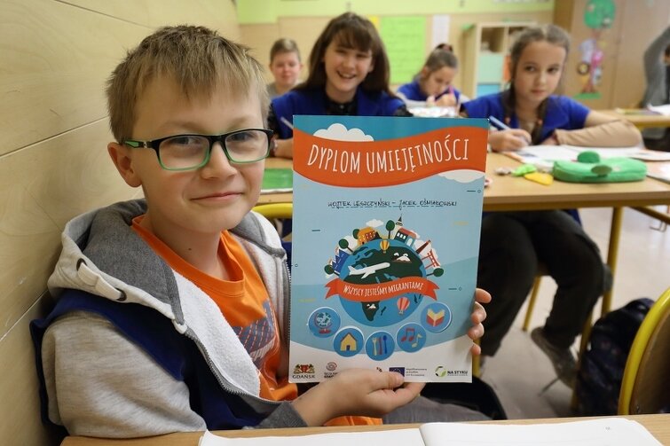 Podczas gry dzieci wcieliły się w rolę migranta, który musi zdobyć pięć sprawności