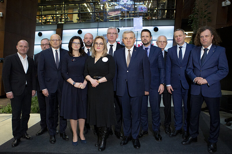 Po obradach zarządu Unii Metropolii Polskich w Europejskim Centrum Solidarności (14 stycznia 2020r.) odbyła się konferencja prasowa z udziałem najbliższych śp. Pawła Adamowicza i prezydentów największych miast 