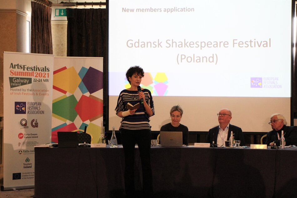 Agata Grenda_dyrektorka GTS_opowiada o Festiwalu Szekspirowskim na Szczycie Festiwali w Galway w Irlandii. 