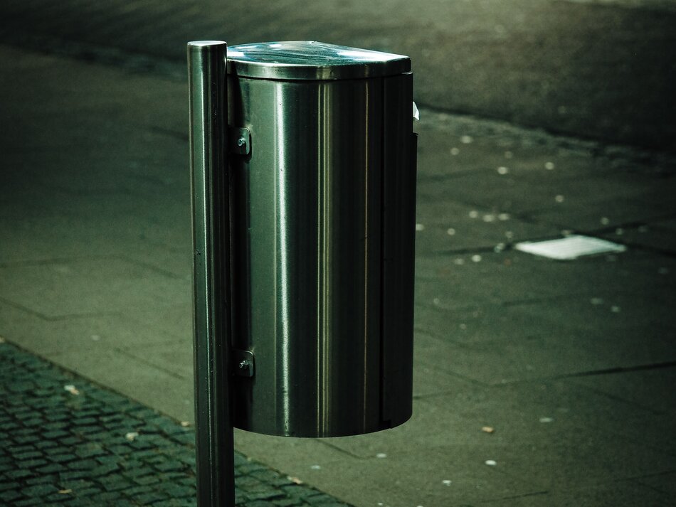 garbage-can-959552_1920