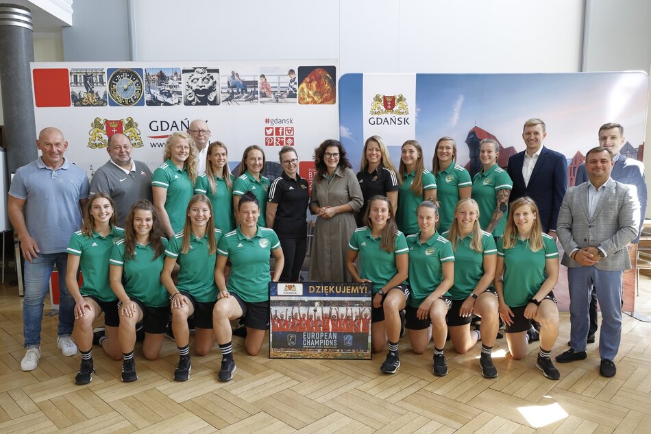 sportowcy z prezydent Gdańska, fot. Grzegorz Mehring