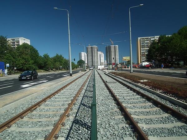 Linia tramwajowa na odcinku od ul. Rakoczego do ul. Myśliwskiej w dzielnicy Piecki-Migowo.