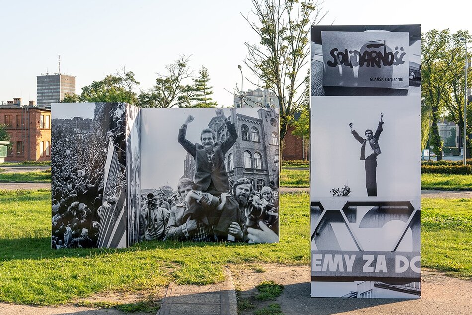 Wystawa plenerowa czarno-białych zdjęć 