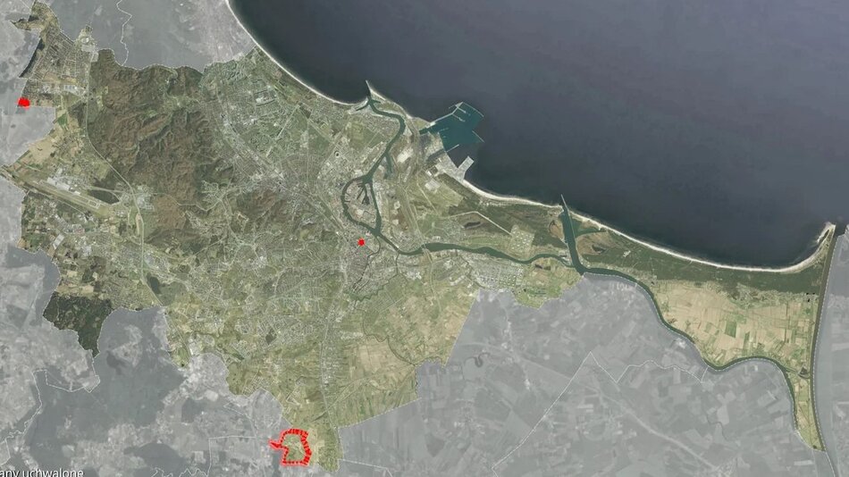 mapa fragmentu miasta z zaznaczonymi na czerwono trzema punktami