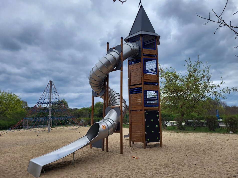 Kraina Zabawy zjeżdżalnia fot. Gdański Ośrodek Sportu