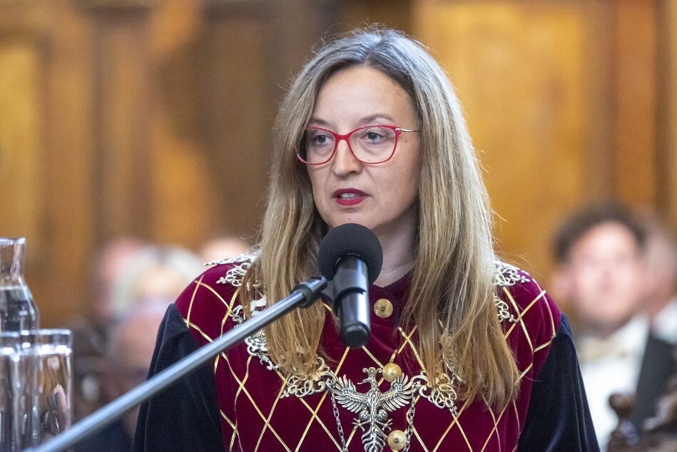 Na zdjęciu przewodnicząca Rady Miasta Gdańska Agnieszka Owczarczak w czasie uroczystej sesji