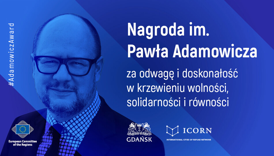 grafika z niebieskim tłem i zdjęciem przedstawiającym uśmiechniętego pawła adamowicza