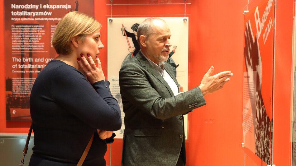 Pani-Martyna-Sawicka-i-dyrektor-MIIWS-Rafal-Wnuk