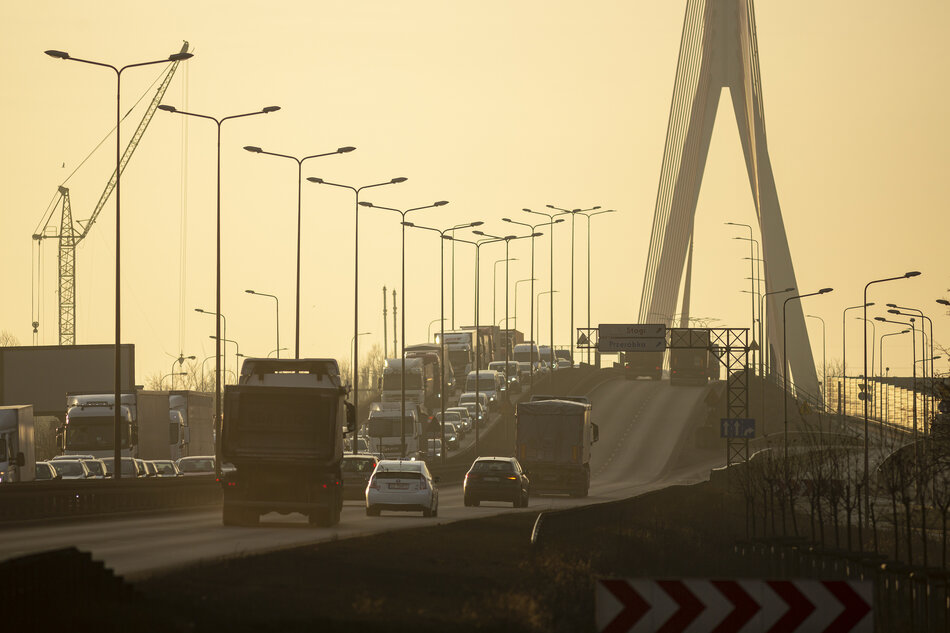 gcm-download-2500-20230111-korki-sucharskiego-most-001.11563a50