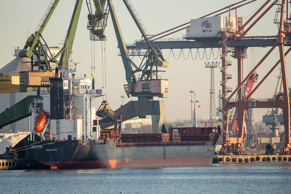 gcm-download-2500-20221214_mrozny_poranek_port_003.44e15383