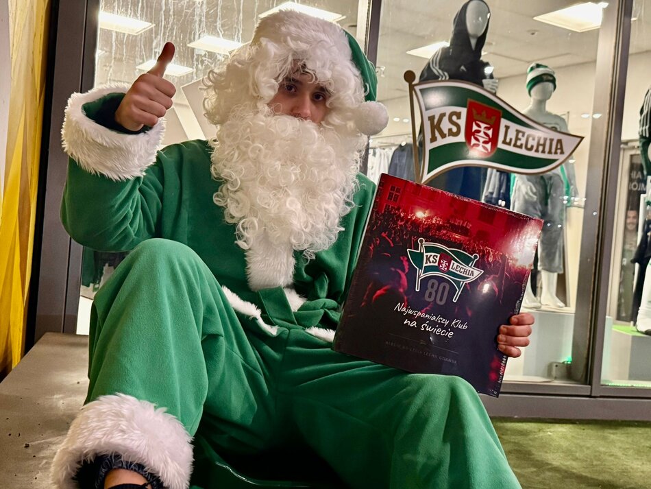 Biało-zielony św. Mikołaj z albumem o Lechii Gdańsk