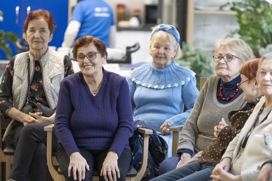 Zwierzaki z Promyka w Domu Opieki Społecznej z okazji dnia Babci i Dziadka