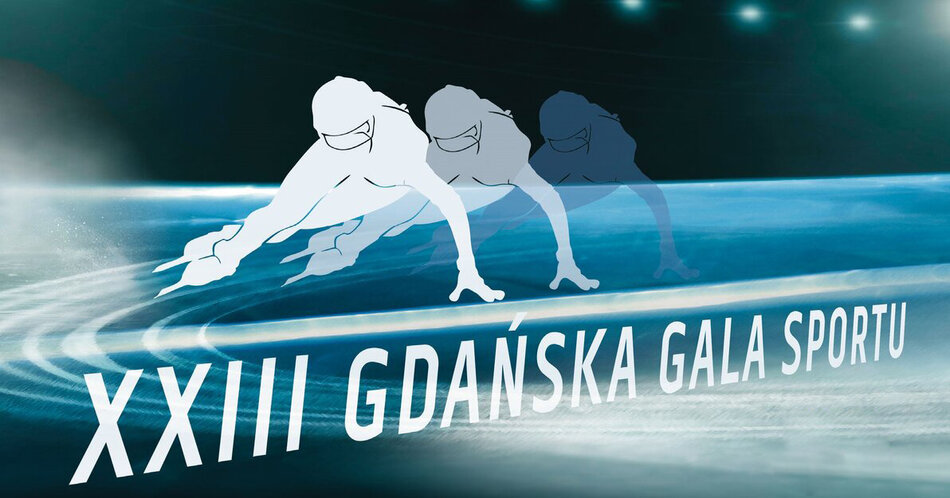 Na grafice widać trzy dynamiczne sylwetki łyżwiarzy szybkich w niskiej pozycji startowej, które są przedstawione w różnych odcieniach bieli i błękitu, co sugeruje ruch i prędkość na lodowej tafli. Poniżej postaci znajduje się duży, biały napis „XXIII GDAŃSKA GALA SPORTU”, umieszczony pod kątem na tle błękitnej, rozmytej przestrzeni przypominającej tor łyżwiarski.