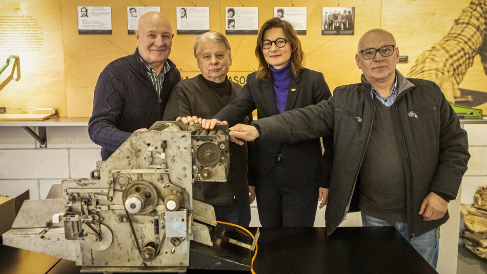 Przekazanie maszyny offsetowej do ECS