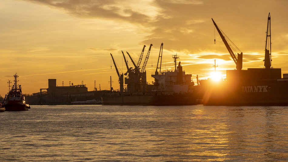 Wschód słońca w Porcie Gdańsk
