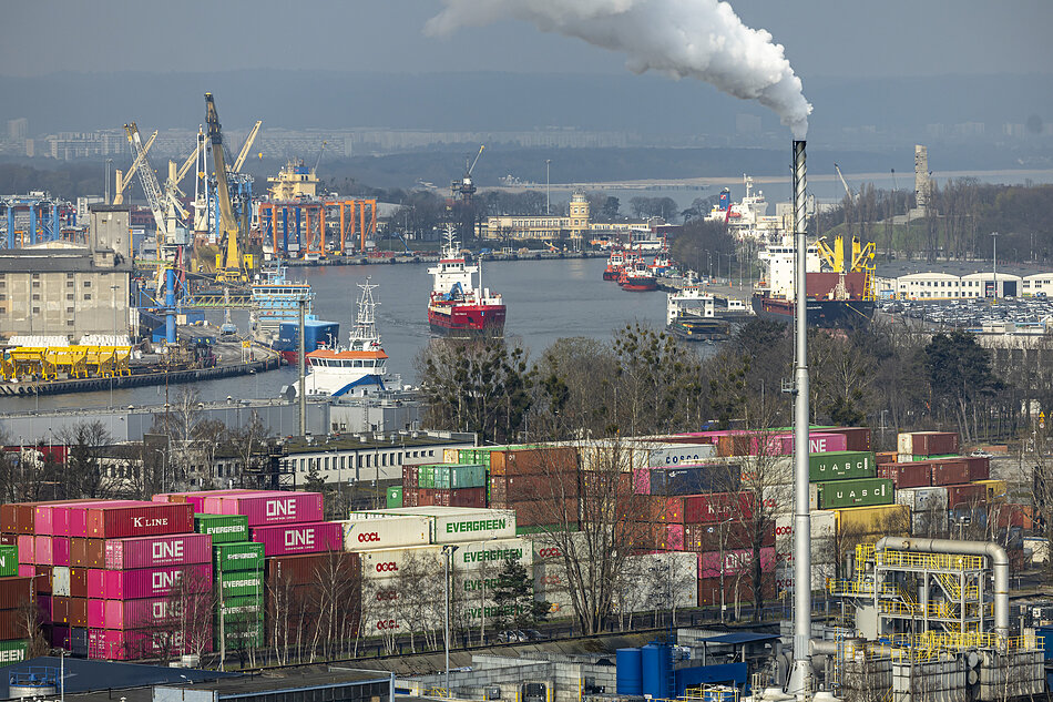 gcm-download-1920-20260415-briefing-port-raport-pwc-028.2c2b5fa3