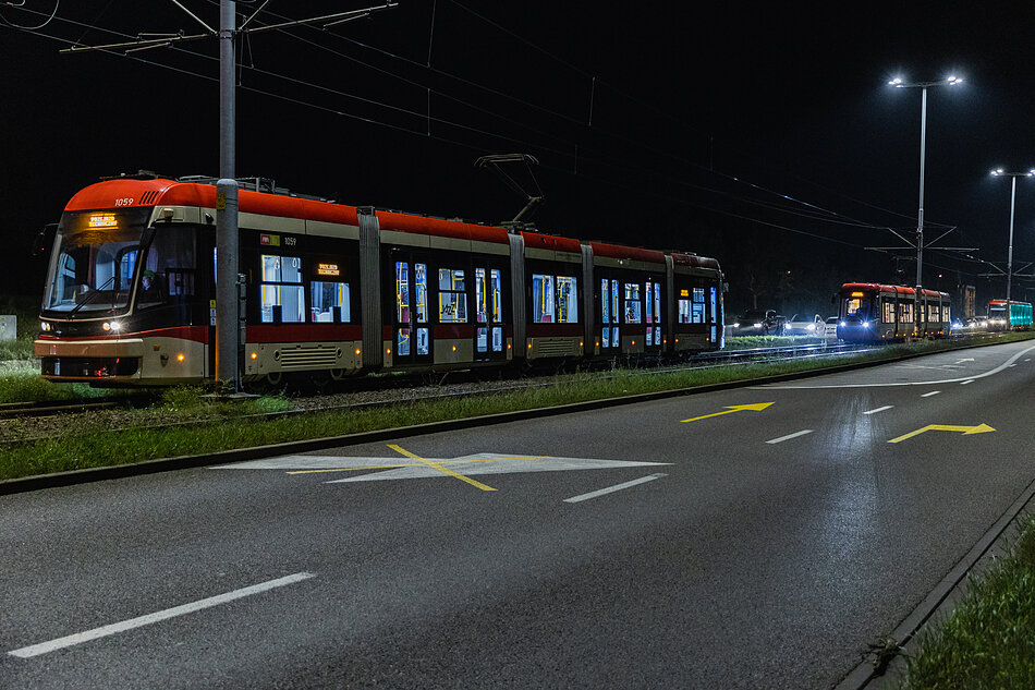 W tramwajach trudniej o chłodzenie - dlatego trzeba pamiętać o oknkach