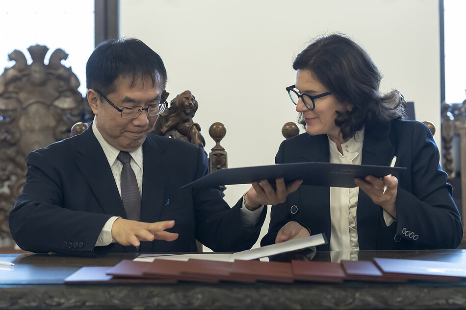 Burmistrz Tainanu Huang Wei-che i prezydent Gdańska Aleksandra Dulkiewicz podpisali umowę intencyjną 