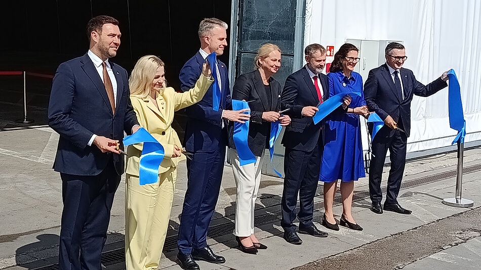 27 lipca otwarto pierwszy etap Gdańskiego Agro Terminalu (GAT). Na zdjęciu wiceminister rolnictwa Adam Nowak, wiceminister rolnictwa Małgorzata Gromadzka, wiceminister infrastruktury Arkadiusz Marchewka, prezes Portu Gdańsk Dorota Pyć, wiceminister MAP Grzegorz Wrona, prezydent Gdańska Aleksandra Dulkiewicz, prezes Portu Gdańskiego Eksploatacja Andrzej Kuźmicz