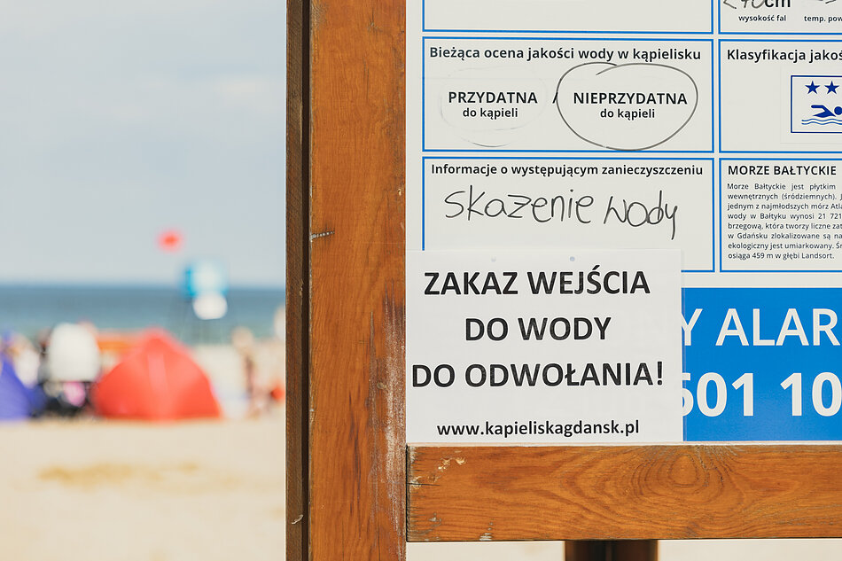 Zakaz kąpieli na plaży w Brzeźnie