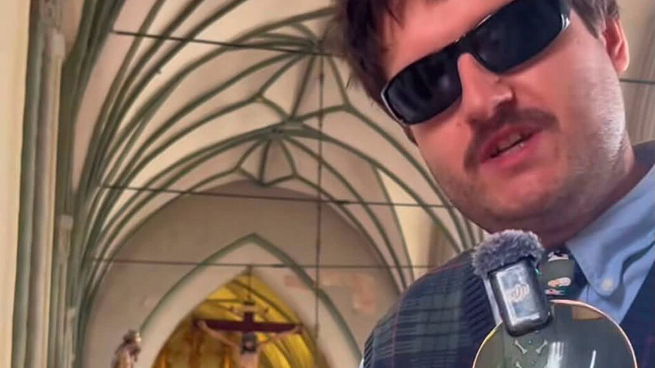 Influencer-organowy-na-swojej-trasie-wpadl-do-kosciola-sw-Mikolaja-w-Gdansku