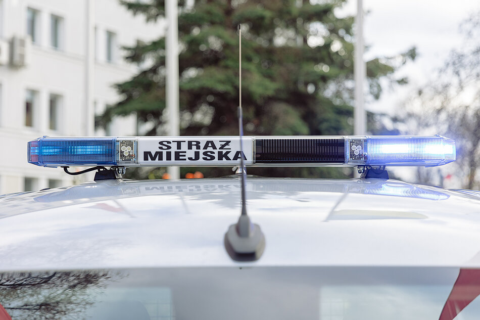 na zdjęciu fragment radiowozu straży miejskiej