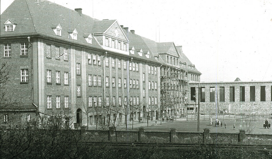 Gimnazjum_Polskie,_1937