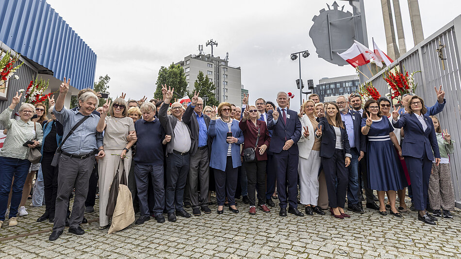 46 rocznica Sierpnia 80. Rytuał wspólnotowego ukwiecenia i otwarcia Bramy nr 2 z udziałem sygnatariuszy Porozumienia Gdańskiego i bohaterów Sierpnia ’80