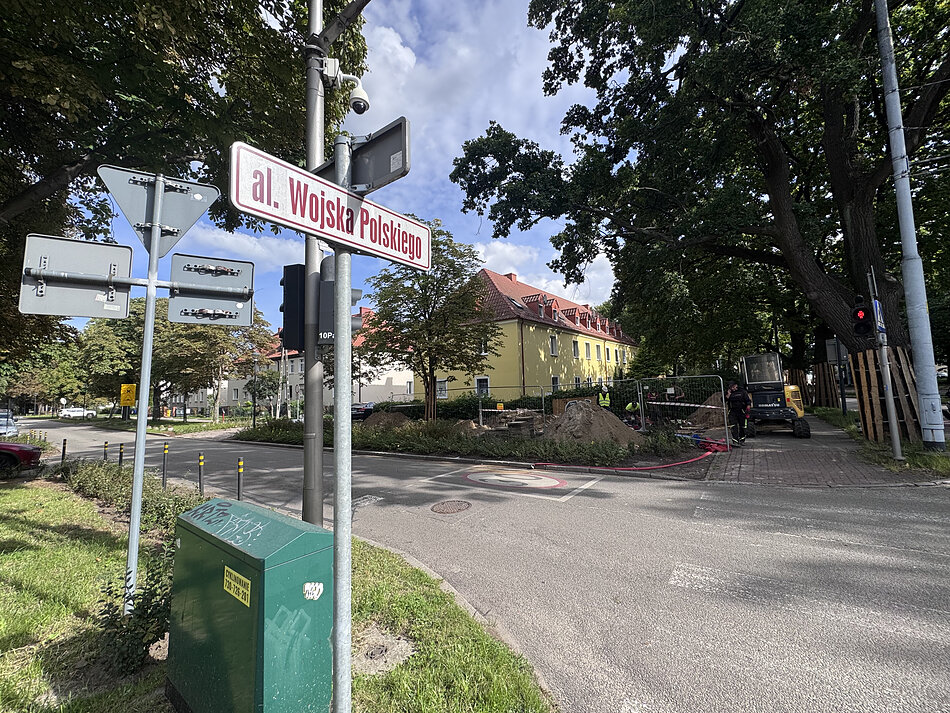 Zdjęcie Alei Wojska Polskiego. W tle trwają prace