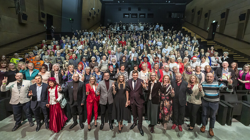 Gala „Aktywni w Mieście”. Zdjęcie grupowe publiczności.