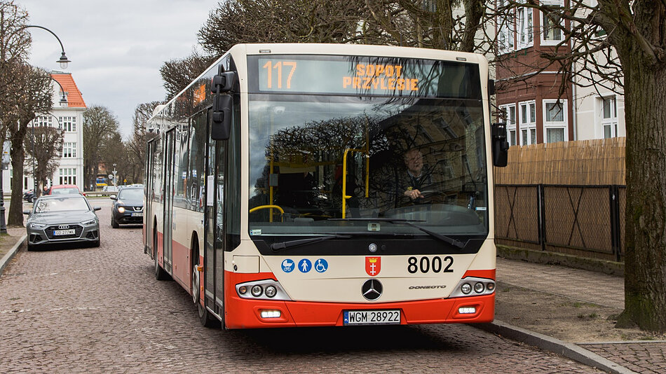 Na zdjęciu autobus linii 117.