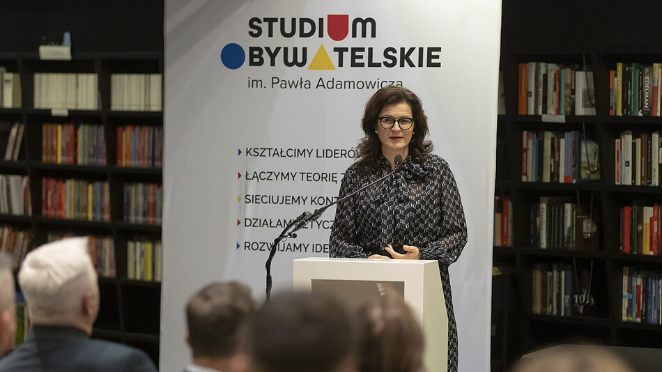 Na zdjęciu Aleksandra Dulkiewicz podczas przemówienia.