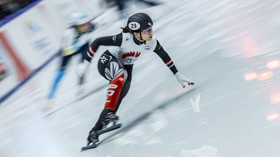 Na zdjęciu Nikola Mazur podczas zawodów ISU Short Track World Tour Gdańsk.