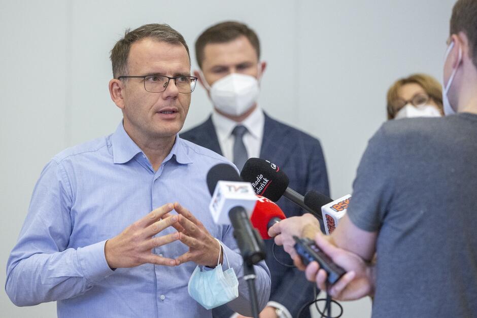 Zastępca dyrektora GZDiZ Tomasz Wawrzonek objaśnił wyniki analizy komunikacyjnej przeprowadzonej na al. Zwycięstwa