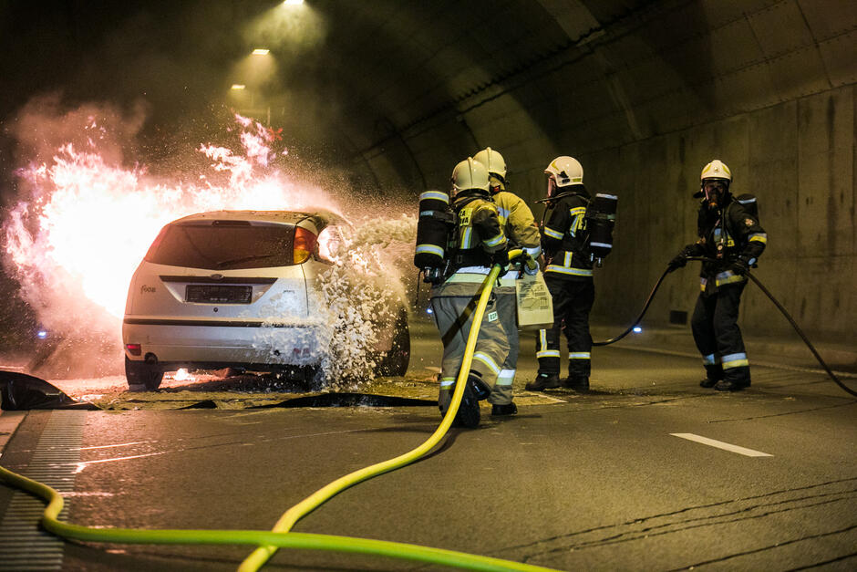 Scenariusz ćwiczeń przewidywał m.in. gaszenie pożaru pojazdu w Tunelu pod Martwą Wisłą