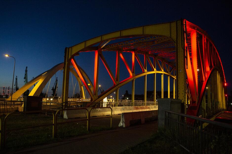 Żółty wiadukt przy Bramie Oliwskiej będzie podświetlony na pomarańczowo z okazji kampanii Orange the World 