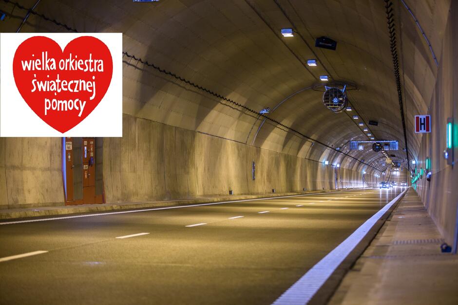 Na zdjęciu widoczne jest wnętrze jednej z rur Tunelu pod Martwą Wisłą. W lewym górnym roku logo Wielkiej Orkiestry Świątecznej Pomocy