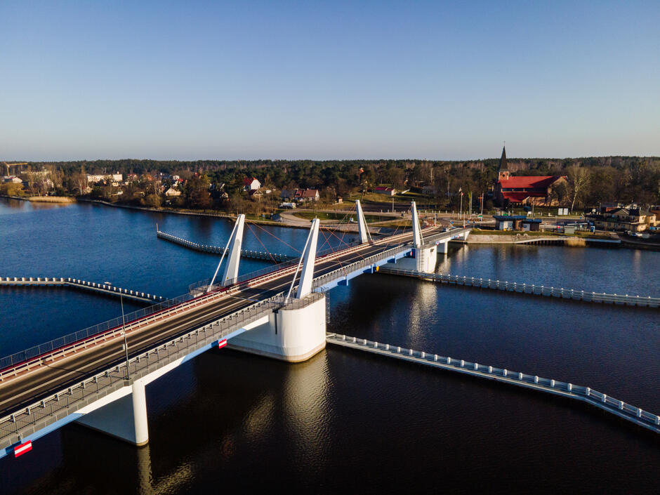 Most 100-lecia Odzyskania Niepodległości Polski w Sobieszewie