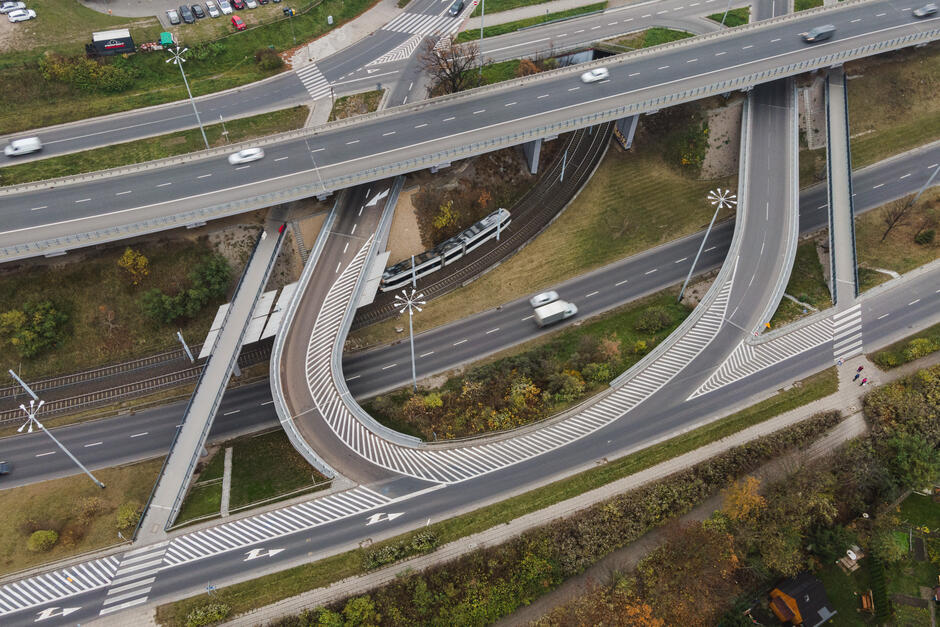 Remont wiaduktu na skrzyżowaniu al. Armii Krajowej i al. Sikorskiego to jedna z najważniejszych prac w obszarze utrzymania obiektów inżynierskich w 2022 roku.