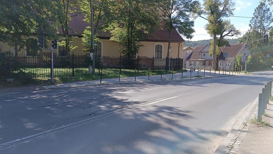 Na zdjęciu widoczne jest skrzyżowanie ulic Czyżewskiego, Cystersów i Opackiej