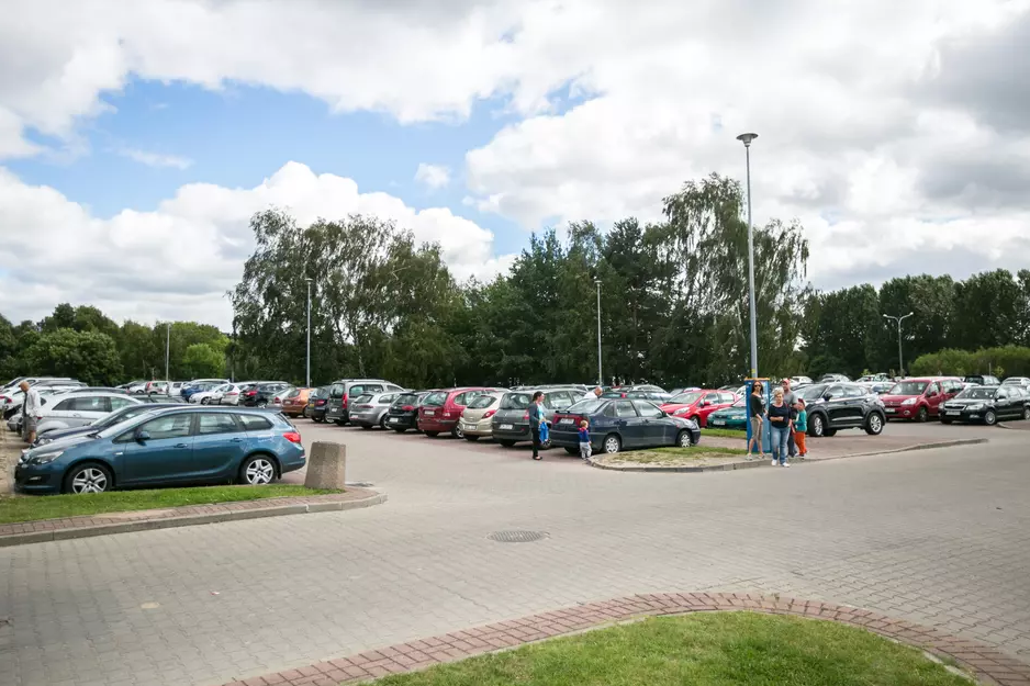 Parkingi nadmorskie funkcjonować będą przy kąpieliskach w Jelitkowie, Brzeźnie i na Stogach