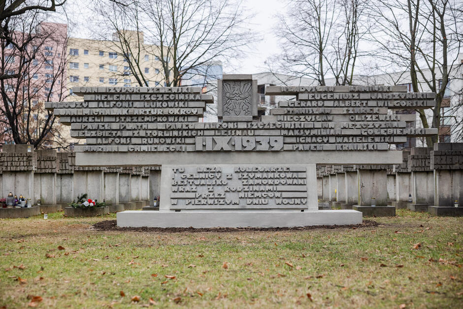 Pomnik Kolejarzy i Celników z Szymankowa został odnowiony.